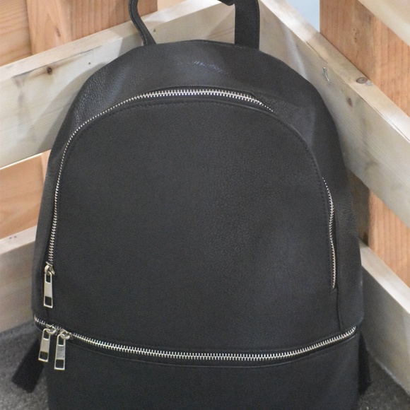 Small Backpack Faux Leather Bags - Picture 2 of 3